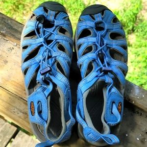 Light blue Size 8 Woman Keens